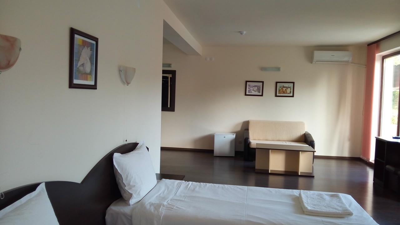 Hotel Enchevi Kirkovo  Buitenkant foto